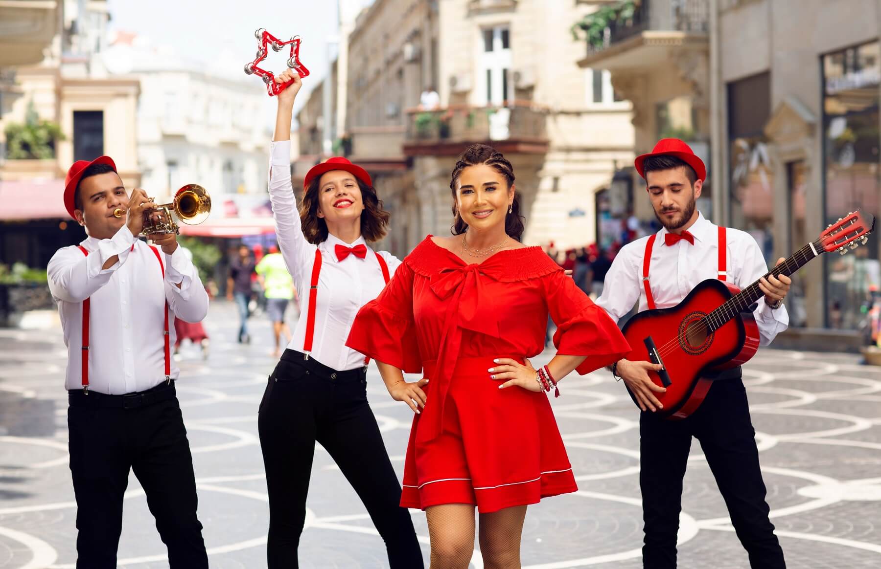 ŞƏHƏRİN MƏRKƏZİNDƏ FESTİVALSAYAĞI REKLAM